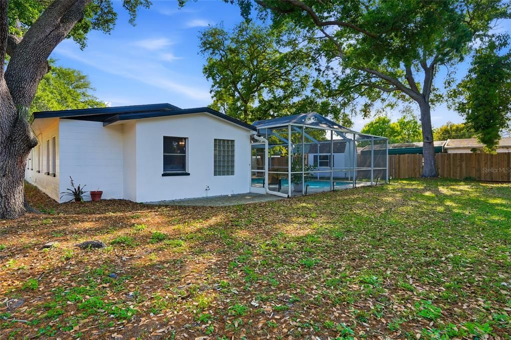 Activo con contrato: $599,000 (4 camas, 2 baños, 1718 Pies cuadrados)
