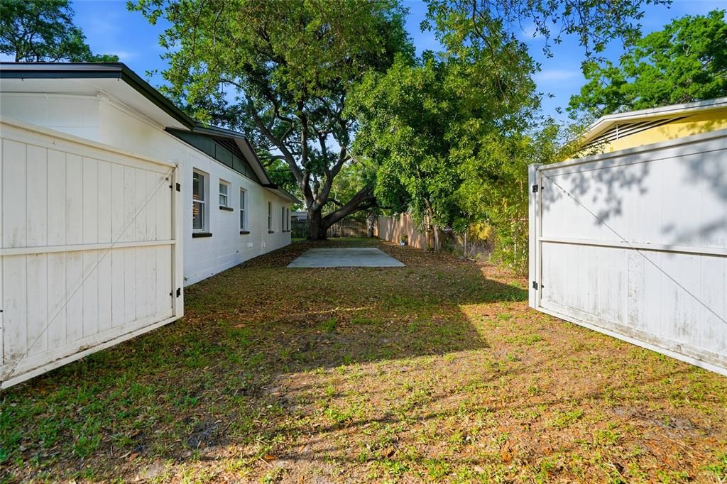 Activo con contrato: $599,000 (4 camas, 2 baños, 1718 Pies cuadrados)