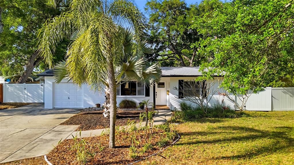 Activo con contrato: $599,000 (4 camas, 2 baños, 1718 Pies cuadrados)