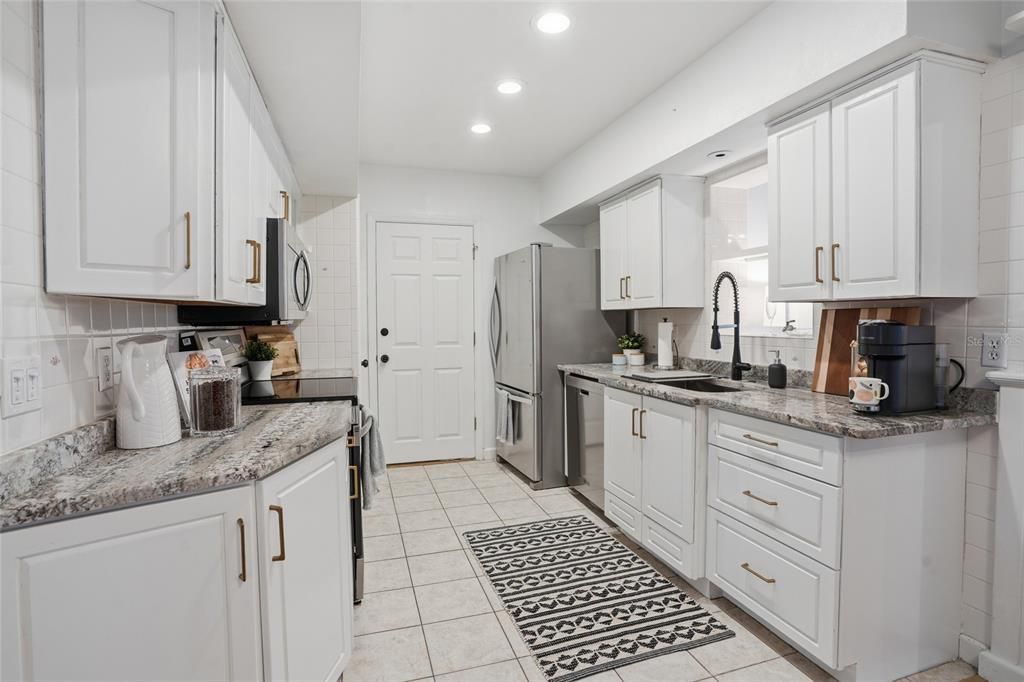 Activo con contrato: $599,000 (4 camas, 2 baños, 1718 Pies cuadrados)