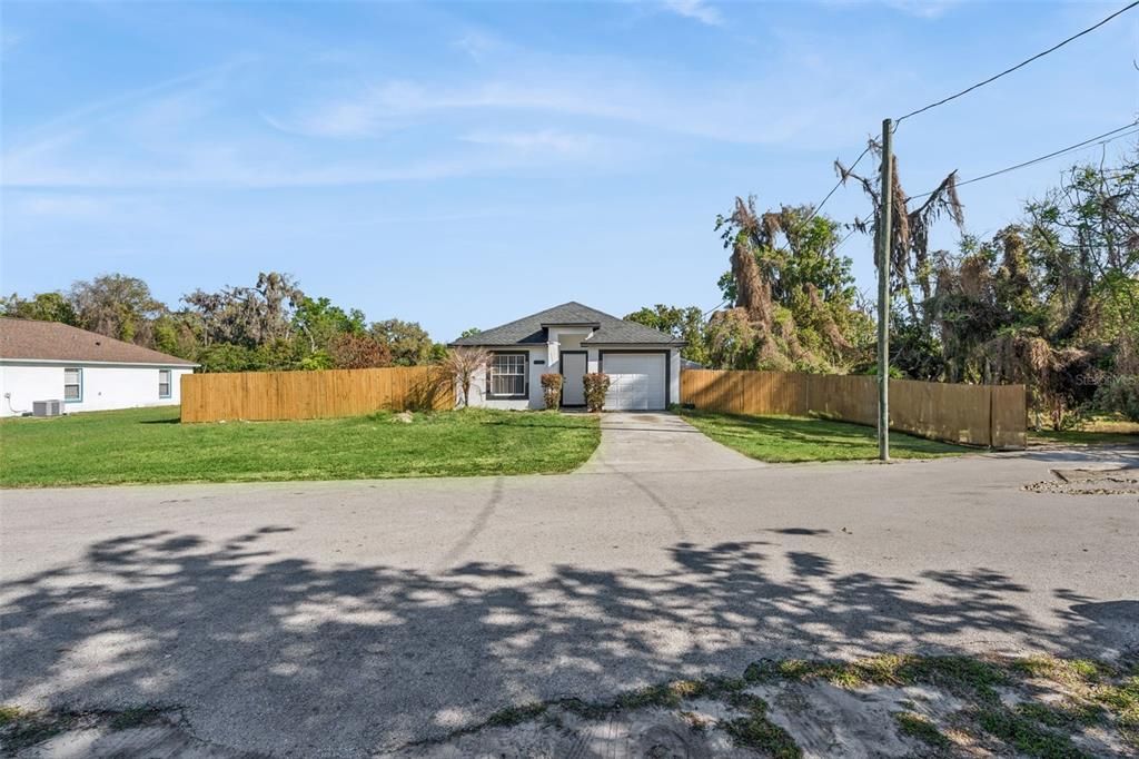 Activo con contrato: $285,000 (3 camas, 3 baños, 1186 Pies cuadrados)