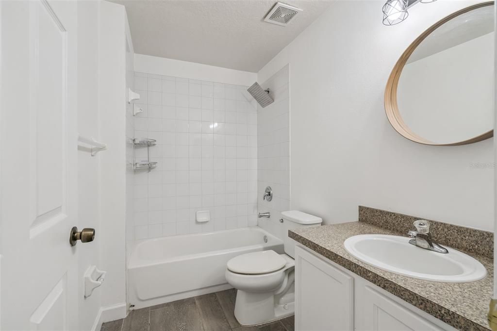 Activo con contrato: $285,000 (3 camas, 3 baños, 1186 Pies cuadrados)