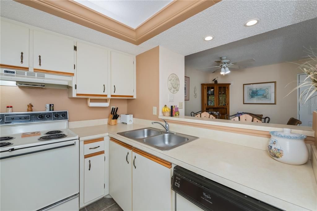На продажу: $119,900 (1 спален, 1 ванн, 689 Квадратных фут)