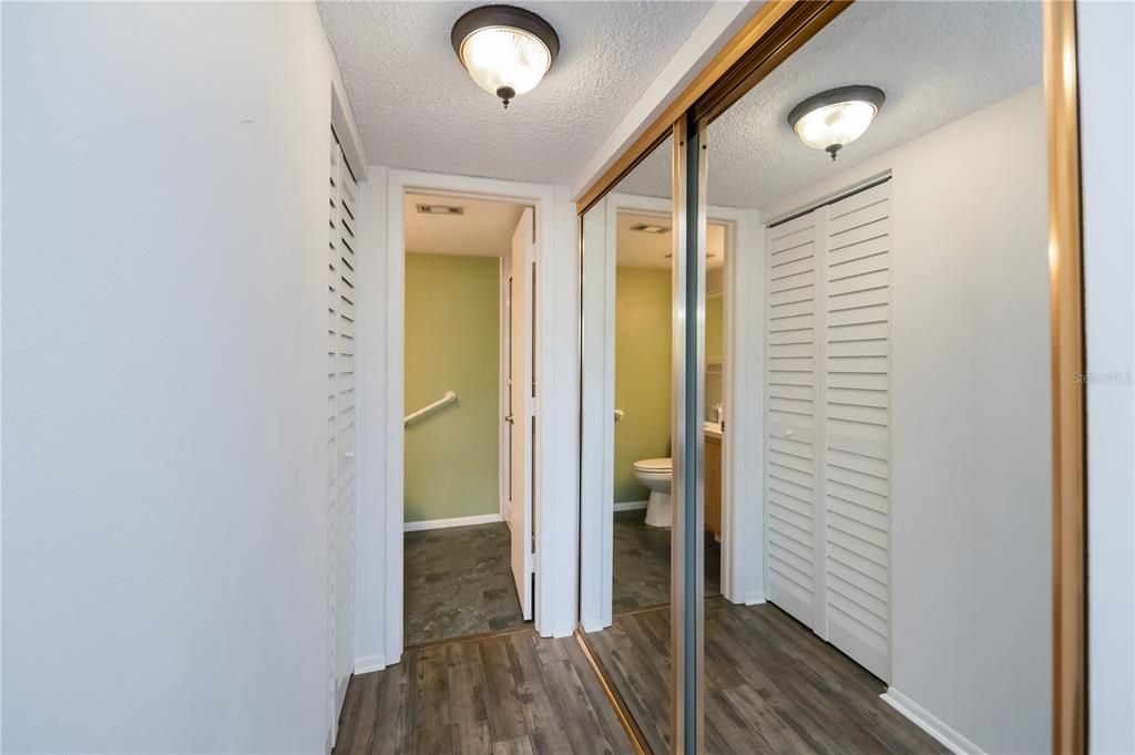 Active With Contract: $139,900 (2 beds, 2 baths, 899 Square Feet)