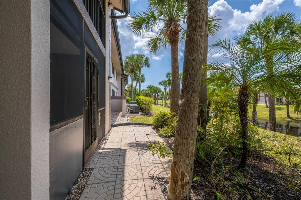 Active With Contract: $139,900 (2 beds, 2 baths, 899 Square Feet)