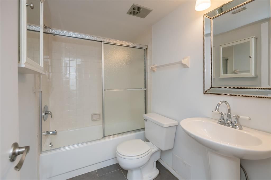 Active With Contract: $139,900 (2 beds, 2 baths, 899 Square Feet)
