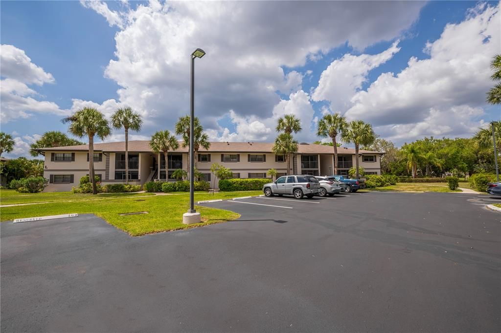 Active With Contract: $139,900 (2 beds, 2 baths, 899 Square Feet)