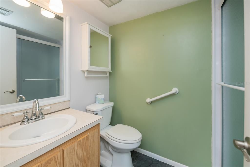 Active With Contract: $139,900 (2 beds, 2 baths, 899 Square Feet)