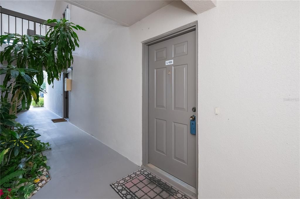 Active With Contract: $139,900 (2 beds, 2 baths, 899 Square Feet)