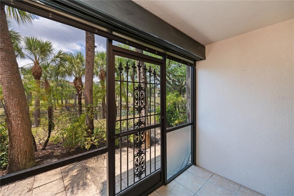 Active With Contract: $139,900 (2 beds, 2 baths, 899 Square Feet)