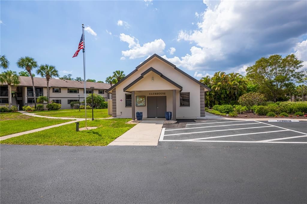 Active With Contract: $139,900 (2 beds, 2 baths, 899 Square Feet)