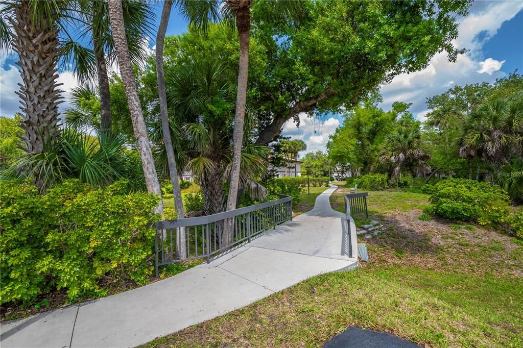 Active With Contract: $139,900 (2 beds, 2 baths, 899 Square Feet)