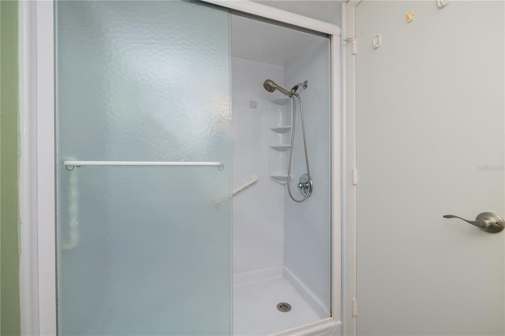 Active With Contract: $139,900 (2 beds, 2 baths, 899 Square Feet)