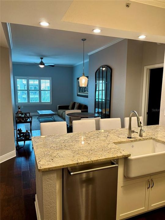 Active With Contract: $3,900 (2 beds, 2 baths, 1128 Square Feet)