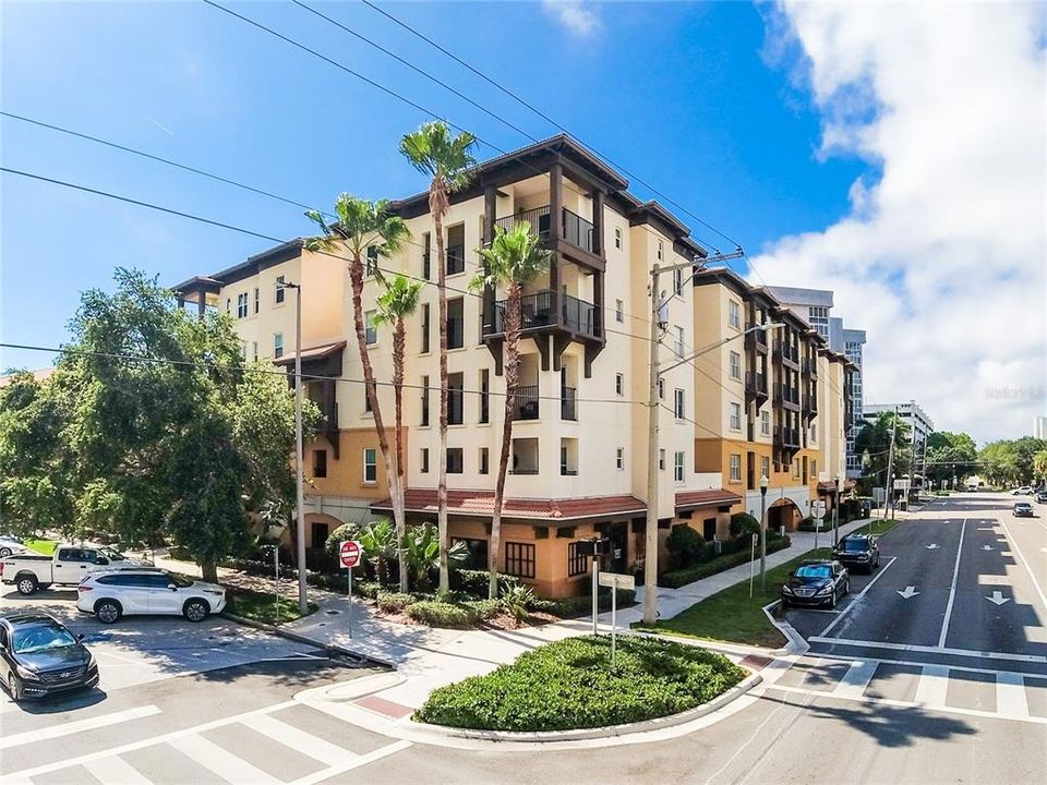 Active With Contract: $3,900 (2 beds, 2 baths, 1128 Square Feet)