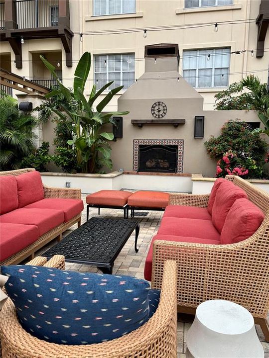 Active With Contract: $3,900 (2 beds, 2 baths, 1128 Square Feet)