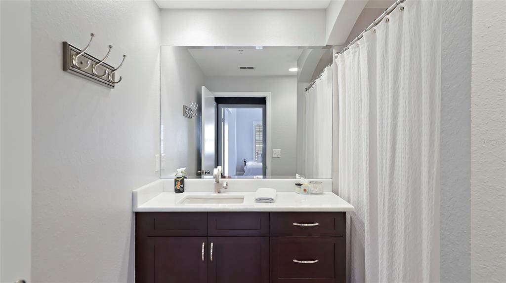 Active With Contract: $3,900 (2 beds, 2 baths, 1128 Square Feet)