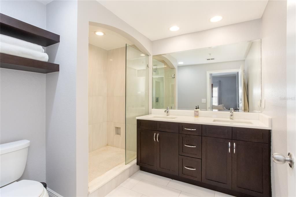 Active With Contract: $3,900 (2 beds, 2 baths, 1128 Square Feet)