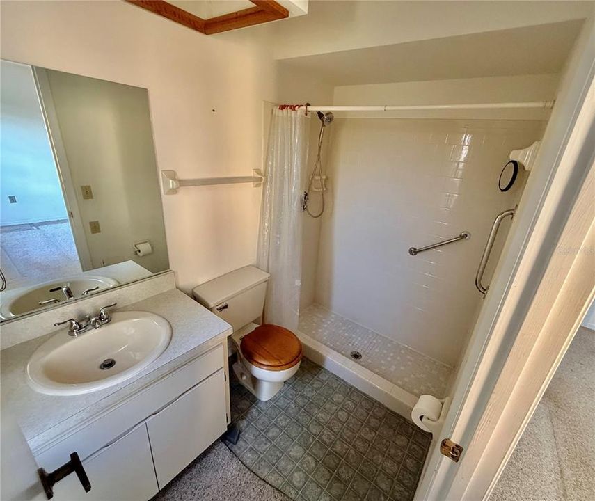 На продажу: $214,900 (2 спален, 2 ванн, 973 Квадратных фут)