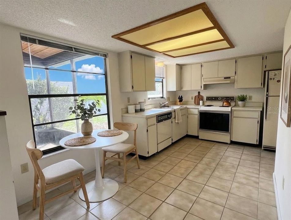 На продажу: $214,900 (2 спален, 2 ванн, 973 Квадратных фут)