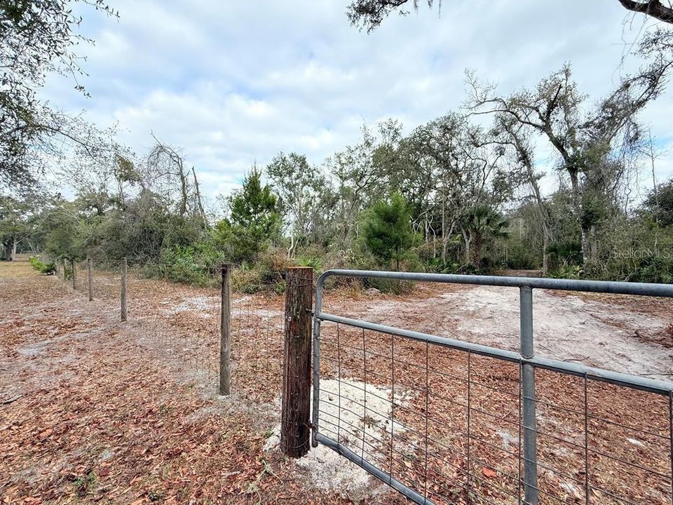 En Venta: $59,900 (2.49 acres)