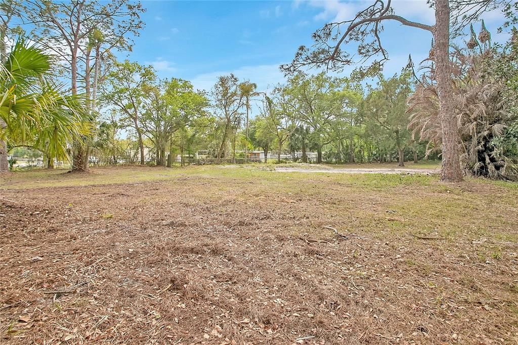 На продажу: $174,900 (1.08 acres)