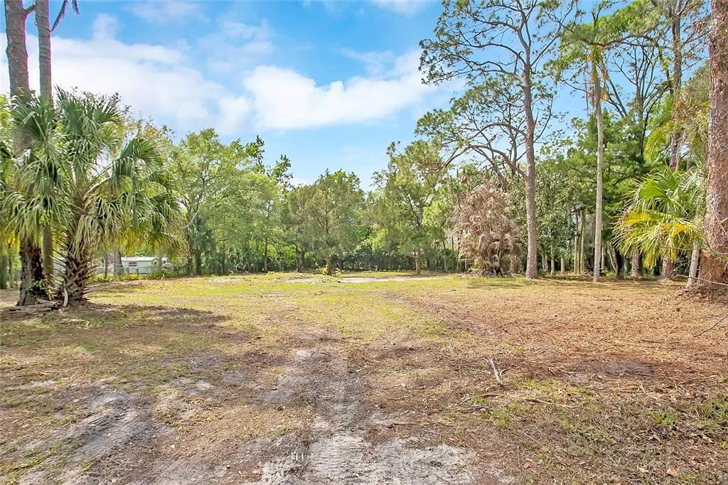 На продажу: $174,900 (1.08 acres)