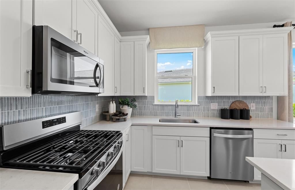 Active With Contract: $415,000 (2 beds, 2 baths, 1576 Square Feet)