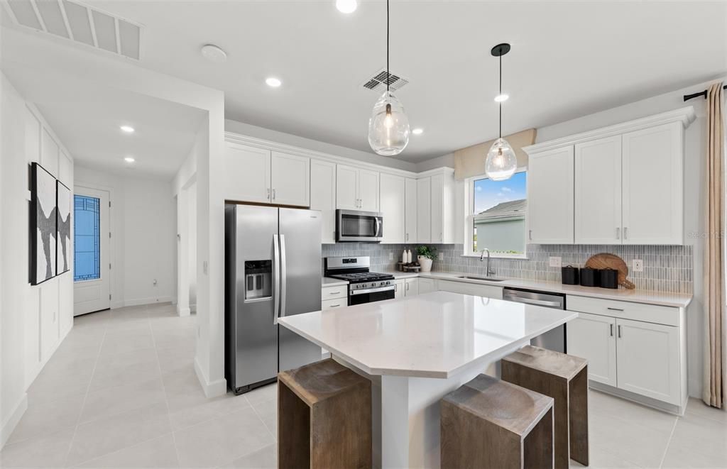 Active With Contract: $415,000 (2 beds, 2 baths, 1576 Square Feet)