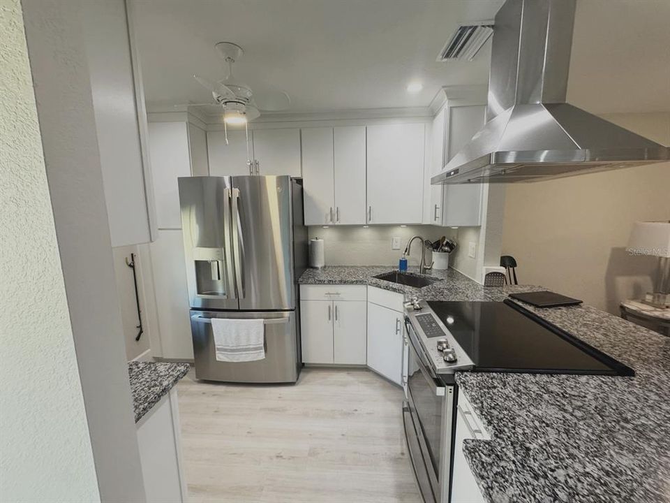 На продажу: $240,000 (2 спален, 2 ванн, 935 Квадратных фут)