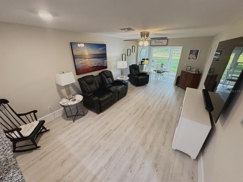 На продажу: $240,000 (2 спален, 2 ванн, 935 Квадратных фут)