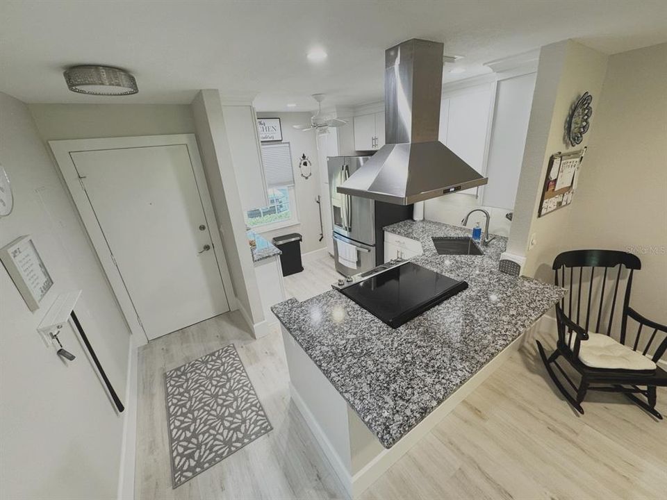 На продажу: $240,000 (2 спален, 2 ванн, 935 Квадратных фут)