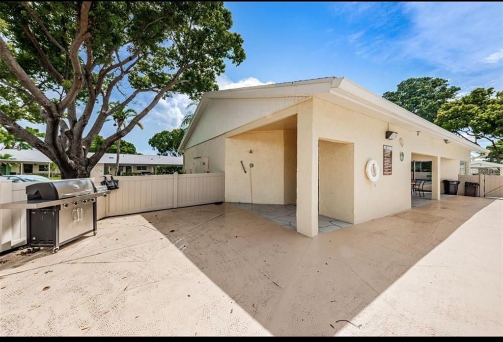 На продажу: $240,000 (2 спален, 2 ванн, 935 Квадратных фут)