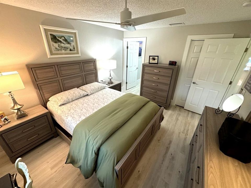 На продажу: $240,000 (2 спален, 2 ванн, 935 Квадратных фут)