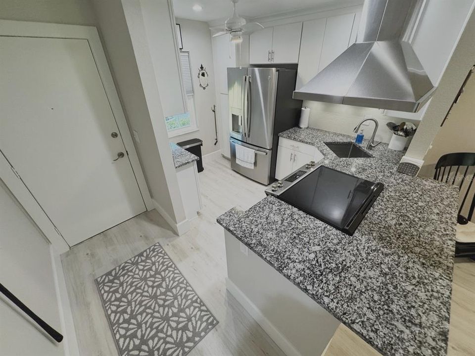 На продажу: $240,000 (2 спален, 2 ванн, 935 Квадратных фут)