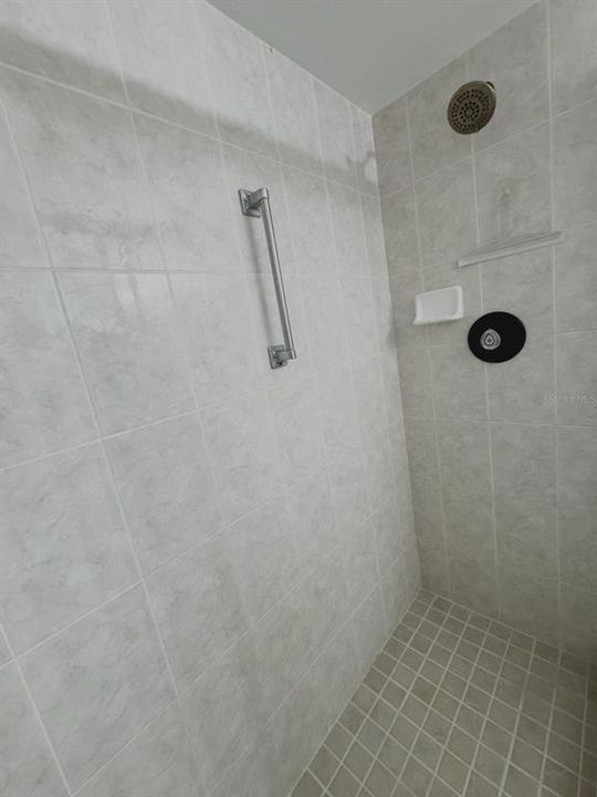 На продажу: $240,000 (2 спален, 2 ванн, 935 Квадратных фут)