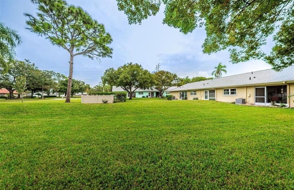 На продажу: $240,000 (2 спален, 2 ванн, 935 Квадратных фут)