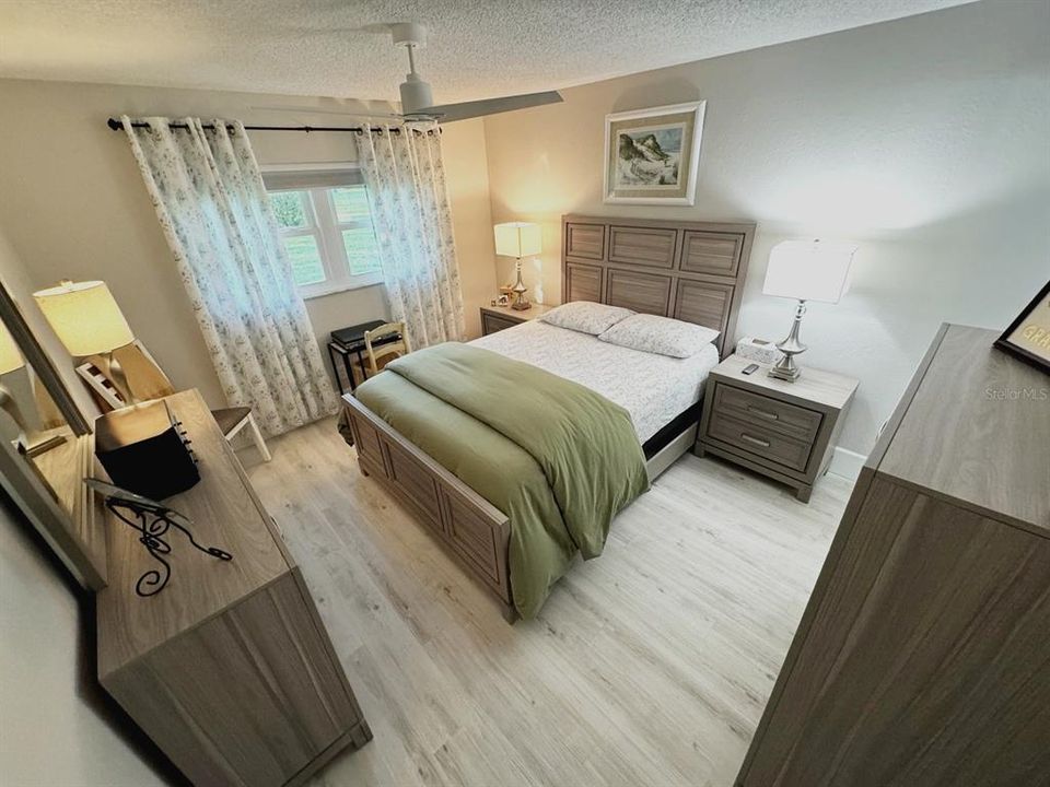 На продажу: $240,000 (2 спален, 2 ванн, 935 Квадратных фут)