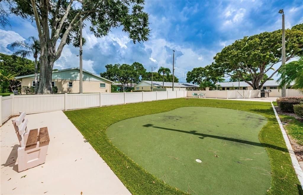 На продажу: $240,000 (2 спален, 2 ванн, 935 Квадратных фут)