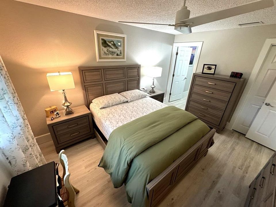 На продажу: $240,000 (2 спален, 2 ванн, 935 Квадратных фут)