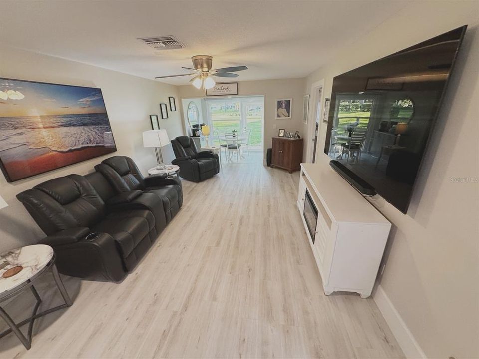 На продажу: $240,000 (2 спален, 2 ванн, 935 Квадратных фут)