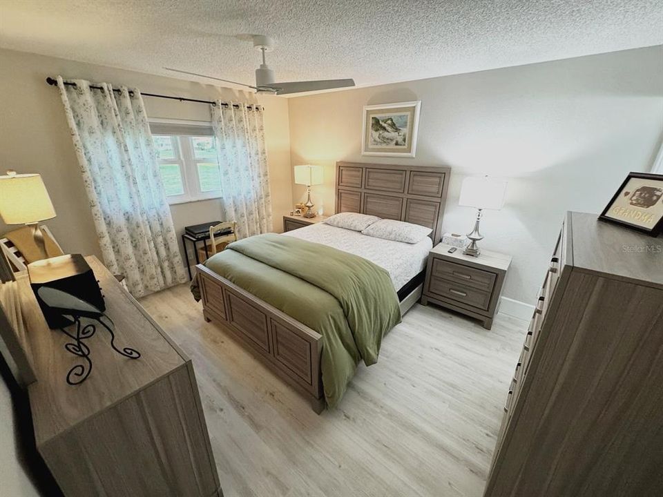 На продажу: $240,000 (2 спален, 2 ванн, 935 Квадратных фут)