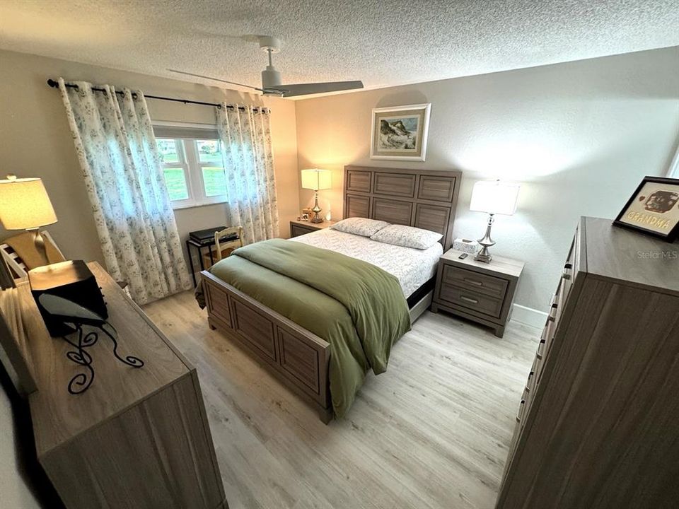 На продажу: $240,000 (2 спален, 2 ванн, 935 Квадратных фут)