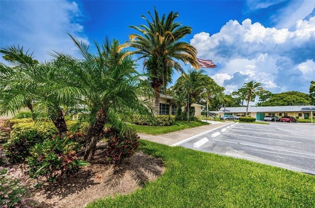 На продажу: $240,000 (2 спален, 2 ванн, 935 Квадратных фут)