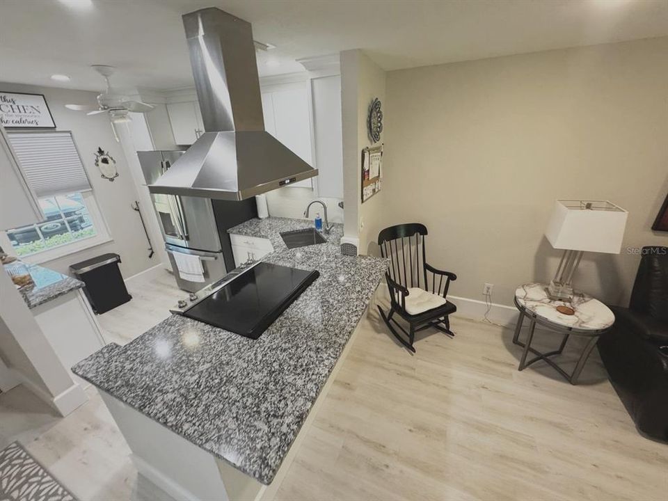 На продажу: $240,000 (2 спален, 2 ванн, 935 Квадратных фут)