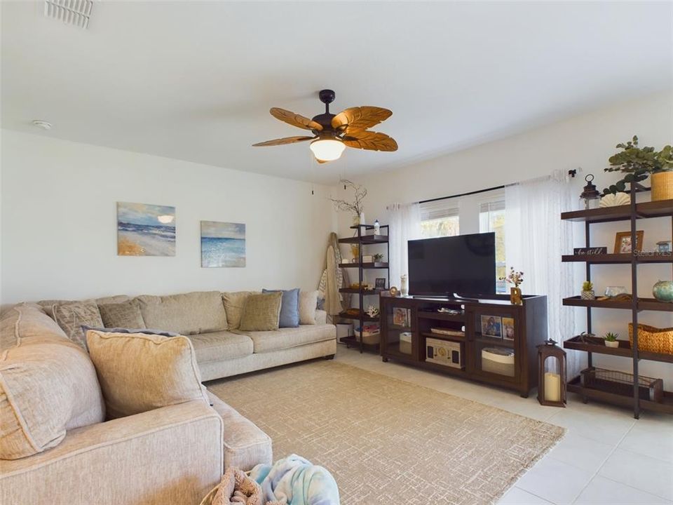 For Sale: $379,900 (4 beds, 3 baths, 2046 Square Feet)
