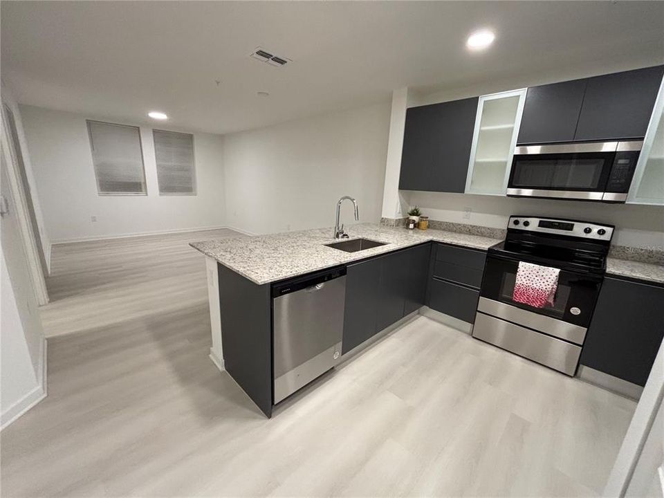 For Rent: $1,490 (1 beds, 1 baths, 750 Square Feet)