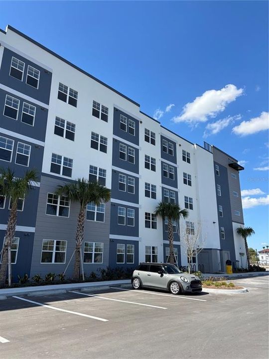 For Rent: $1,490 (1 beds, 1 baths, 750 Square Feet)