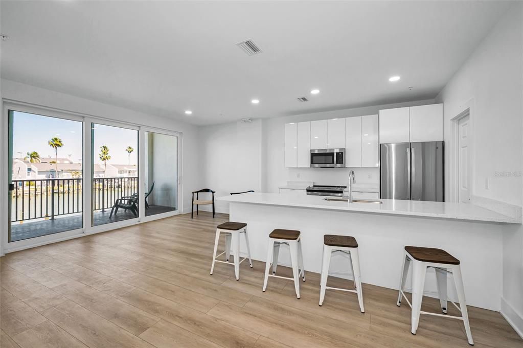 En Venta: $1,150,000 (3 camas, 3 baños, 1727 Pies cuadrados)