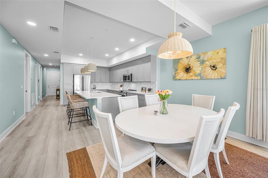 En Venta: $1,150,000 (3 camas, 3 baños, 1727 Pies cuadrados)